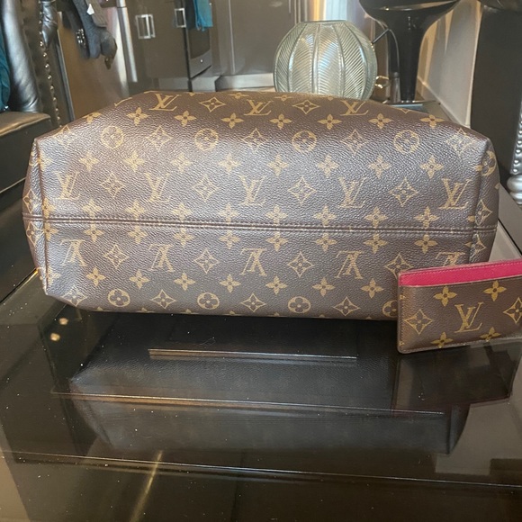 Louis Vuitton Large HOBO with matching Walet - Picture 4 of 4